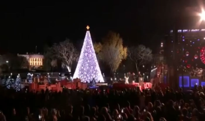 barack obama lights national christmas tree for final time barack obama lights national christmas tree for final time