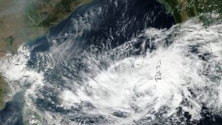 Cyclone Vardah satellite images: NASA releases pictures of Vardah in Bay of Bengal Cyclone Vardah satellite images: NASA releases pictures of Vardah in Bay of Bengal