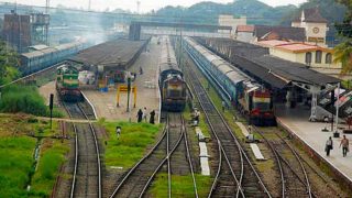 Railway Budget: 73 per cent people want flat fare hike over flexi fare scheme Railway Budget: 73 per cent people want flat fare hike over flexi fare scheme