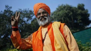 Act Against Couples Behaving in 'Vulgar' Manner: BJP MP Sakshi Maharaj's Solution to Stop Rapes Act Against Couples Behaving in 'Vulgar' Manner: BJP MP Sakshi Maharaj's Solution to Stop Rapes