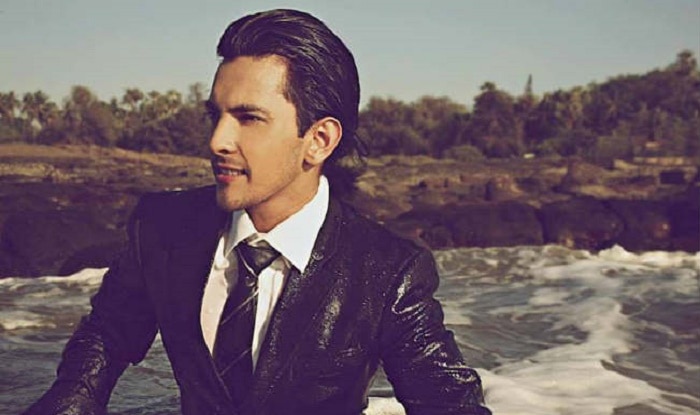 Bollywood singer Aditya Narayan arrested after his Mercedes-Benz GL-Class SUV hits autorickshaw