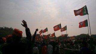 PM Modi pulls crowds, Rahul holds his crowd in Ghaziabad ahead of Uttar Pradesh Assembly elections first phase PM Modi pulls crowds, Rahul holds his crowd in Ghaziabad ahead of Uttar Pradesh Assembly elections first phase