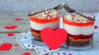 Valentine's Day Special Dessert Recipes: Top 7 easy-to-make desserts to surprise your partner with on Valentine's Day Valentine's Day Special Dessert Recipes: Top 7 easy-to-make desserts to surprise your partner with on Valentine's Day
