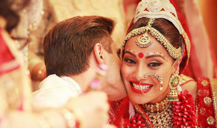 Bipasha Basu Bengali bridal makeup: Step-by-Step guide to Bipasha Basu's gorgeous wedding makeup look