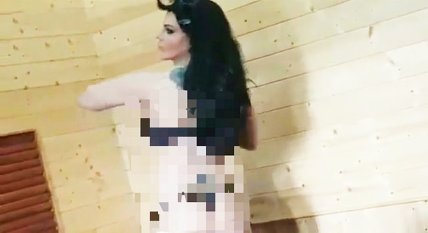 LEAKED: MMS of Rakhi Sawant changing clothes goes viral, she alleges 'chitting' LEAKED: MMS of Rakhi Sawant changing clothes goes viral, she alleges 'chitting'