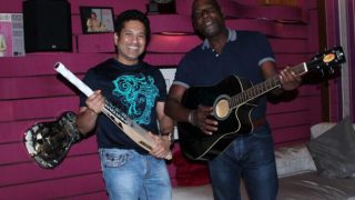 Sachin Tendulkar and Sir Vivian Richards test their musical skills in a jam session! (View pictures) Sachin Tendulkar and Sir Vivian Richards test their musical skills in a jam session! (View pictures)