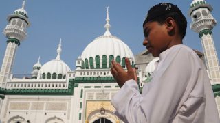 Mangalore: Temple President Donates Land For Mosque Expansion, Calls For Unity in Nation Mangalore: Temple President Donates Land For Mosque Expansion, Calls For Unity in Nation