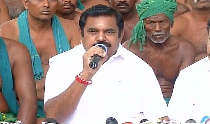 Protesting Tamil Nadu farmers drink urine