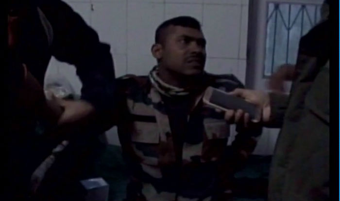 Militants decamp with 5 rifles from cops guarding Court Complex in Shopian Militants decamp with 5 rifles from cops guarding Court Complex in Shopian