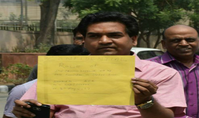 Suspended AAP Leader Kapil Mishra, Who Accused Arvind Kejriwal of Corruption, Attacked Suspended AAP Leader Kapil Mishra, Who Accused Arvind Kejriwal of Corruption, Attacked