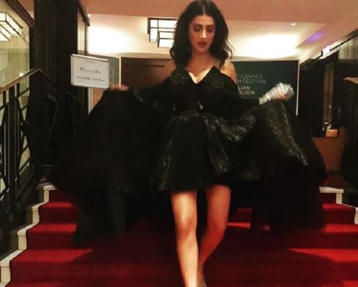 Shruti Haasan graces Cannes Film Festival with 'Sangamithra' Shruti Haasan graces Cannes Film Festival with 'Sangamithra'