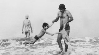 Rahul Khanna Shares Throwback Picture With Dad Vinod Khanna And Akshaye Khanna On 'Baby Bro's' Birthday (PIC INSIDE) Rahul Khanna Shares Throwback Picture With Dad Vinod Khanna And Akshaye Khanna On 'Baby Bro's' Birthday (PIC INSIDE)