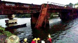 Goa bridge collapse: Onlookers watching suicide bid fall into river as Portuguese era footbridge collapses; 2 dead, several missing Goa bridge collapse: Onlookers watching suicide bid fall into river as Portuguese era footbridge collapses; 2 dead, several missing