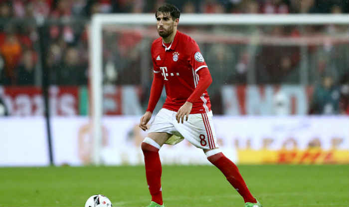 Bayern midfielder Javi Martinez fractures collarbone
