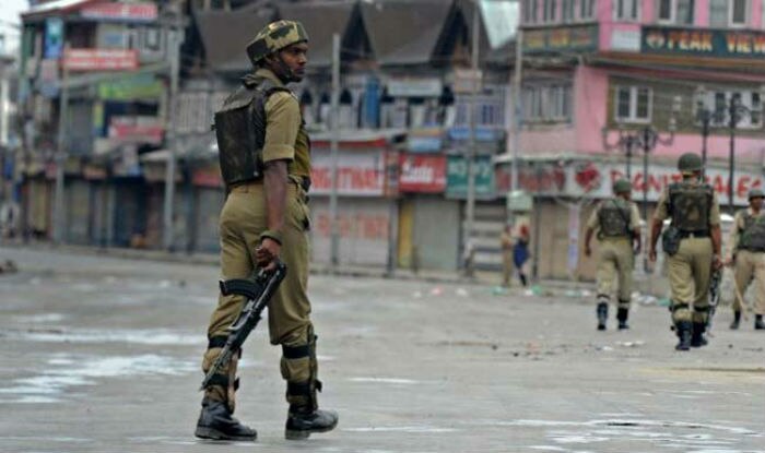 Cop decamps with 4 rifles in Budgam
