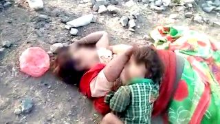 Baby tries to breastfeed on dead mother lying beside railway track in Damoh, MP! Heartbreaking video surfaces Baby tries to breastfeed on dead mother lying beside railway track in Damoh, MP! Heartbreaking video surfaces