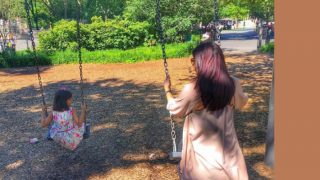 Abhishekh Bachchan's photo of Aishwarya, and Aaradhya, swinging together is just too awwdorable to miss! Abhishekh Bachchan's photo of Aishwarya, and Aaradhya, swinging together is just too awwdorable to miss!