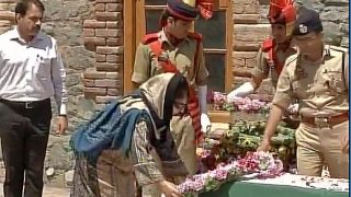Srinagar cop lynched: CM Mehbooba Mufti calls killing of DSP Mohammed Ayub Pandith shameful, warns mobs Srinagar cop lynched: CM Mehbooba Mufti calls killing of DSP Mohammed Ayub Pandith shameful, warns mobs