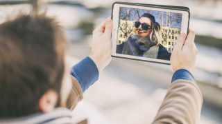 Things couples should NEVER do in a long distance relationship Things couples should NEVER do in a long distance relationship