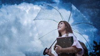 Expert beauty tips to take care of your skin in the monsoon season Expert beauty tips to take care of your skin in the monsoon season