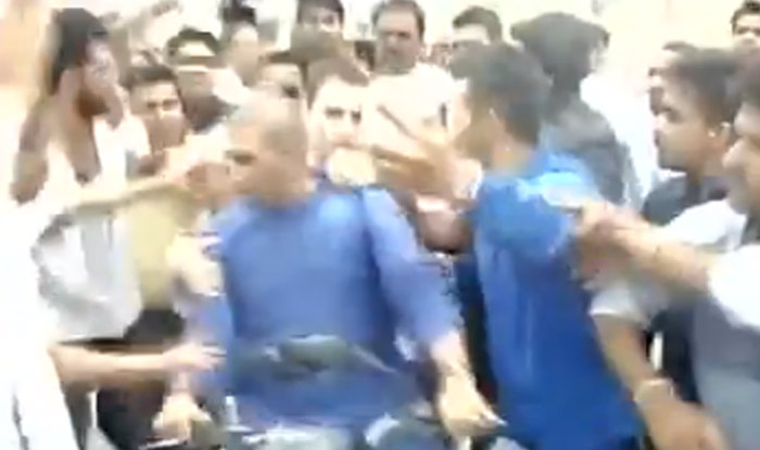 Madhya Pradesh Violence: Rahul Gandhi detained near Neemuch border, released Madhya Pradesh Violence: Rahul Gandhi detained near Neemuch border, released