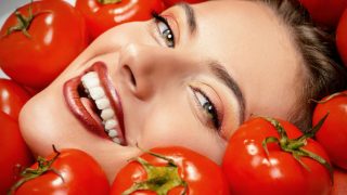 How to make your own tomato face mask at home to get blemish-free skin How to make your own tomato face mask at home to get blemish-free skin