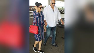 Sridevi, Akshay Khanna, Anupam Kher and Vivek Oberoi spotted in another stylish appearance at the Mumbai airport - view pics Sridevi, Akshay Khanna, Anupam Kher and Vivek Oberoi spotted in another stylish appearance at the Mumbai airport - view pics