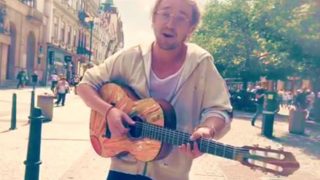 Harry Potter star Tom Felton sings and plays guitar on the streets of Prague but people fail to recognize him! (Watch video) Harry Potter star Tom Felton sings and plays guitar on the streets of Prague but people fail to recognize him! (Watch video)