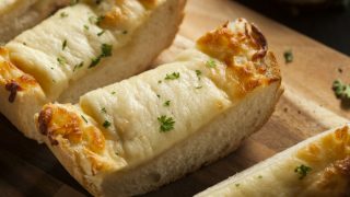 Garlic Bread Recipe: How to Make Delicious Cheesy Garlic Bread at Home Garlic Bread Recipe: How to Make Delicious Cheesy Garlic Bread at Home