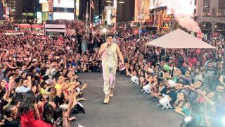 IIFA Stomp 2017: Varun Dhawan Gets The Crowd Grooving In Times Square With His Energetic Performance IIFA Stomp 2017: Varun Dhawan Gets The Crowd Grooving In Times Square With His Energetic Performance