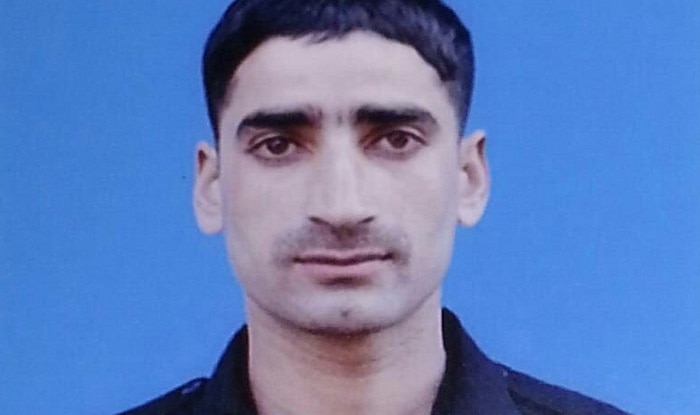 Army jawan decamps with arms in Kashmir