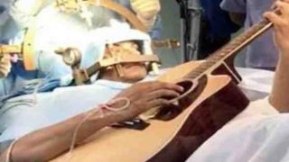 Bengaluru man plays guitar as doctors operate his brain in operation theatre (See Viral Picture) Bengaluru man plays guitar as doctors operate his brain in operation theatre (See Viral Picture)