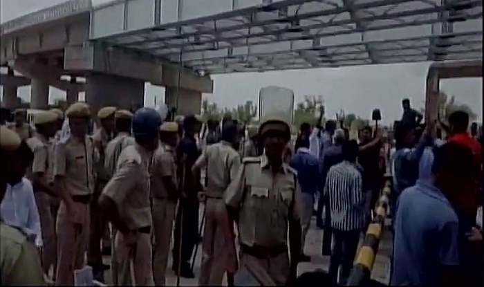 Gangster cremated; one killed in violence Gangster cremated; one killed in violence