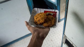 Food Served in Indian Trains Not Suitable For Human Consumption, Says CAG Report Food Served in Indian Trains Not Suitable For Human Consumption, Says CAG Report