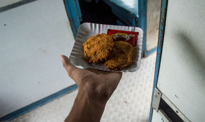 Food served in Railways 'Unsuitable for Human Consumption', says CAG report Food served in Railways 'Unsuitable for Human Consumption', says CAG report