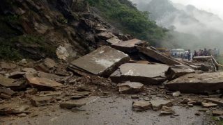 Himachal Pradesh: NH-21 Blocked Due to Landslide; Passengers Stranded Himachal Pradesh: NH-21 Blocked Due to Landslide; Passengers Stranded