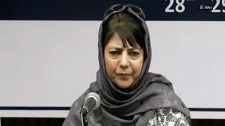 Shun Guns And Stones, Mehbooba Mufti Tells Kashmiris on Independence Day Shun Guns And Stones, Mehbooba Mufti Tells Kashmiris on Independence Day