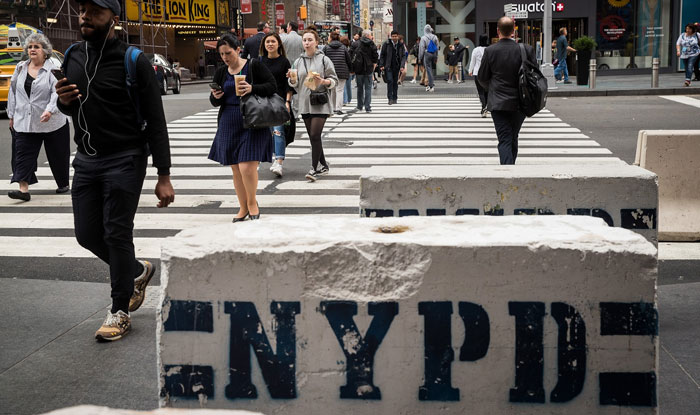 Counting steps via smartphones reveals intriguing clues about obesity