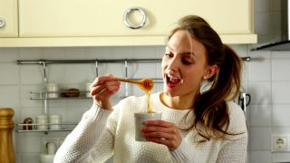 Health Benefits of Honey: 6 Reasons to Add Honey in Your Daily Diet Health Benefits of Honey: 6 Reasons to Add Honey in Your Daily Diet