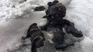 Bodies of Swiss Couple Buried in Glacier for 75 Years Are Identified | पहाड़ियों पर बर्फ में दबे इस जोड़े का शव 75 साल बाद मिला Bodies of Swiss Couple Buried in Glacier for 75 Years Are Identified | पहाड़ियों पर बर्फ में दबे इस जोड़े का शव 75 साल बाद मिला