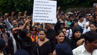 Cine Employees go on strike | सिने कर्मी हड़ताल पर, कड़ी सुरक्षा के बीच चल ही शूटिंग Cine Employees go on strike | सिने कर्मी हड़ताल पर, कड़ी सुरक्षा के बीच चल ही शूटिंग