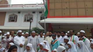 Uttar Pradesh: Madrasas Celebrate Independence Day by Unfurling Tricolor Uttar Pradesh: Madrasas Celebrate Independence Day by Unfurling Tricolor