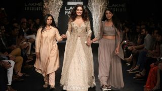 Grandeur and glamour came alive as Dia Mirza Walked the Ramp at Lakme Fashion Week 2017! Grandeur and glamour came alive as Dia Mirza Walked the Ramp at Lakme Fashion Week 2017!