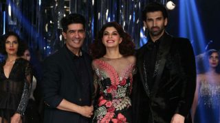Manish Malhotra’s Showstoppers Jacqueline Fernandez and Aditya Roy Kapur Left the Audience in Awe at the Lakme Fashion Week 2017 Closing Show! Manish Malhotra’s Showstoppers Jacqueline Fernandez and Aditya Roy Kapur Left the Audience in Awe at the Lakme Fashion Week 2017 Closing Show!