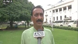 TMC MLA Swapan Kumar Beltharia caught on camera beating a vendor | वीडियो: टीएमसी विधायक की सीनाजोरी, वेंडर की सरेआम पिटाई TMC MLA Swapan Kumar Beltharia caught on camera beating a vendor | वीडियो: टीएमसी विधायक की सीनाजोरी, वेंडर की सरेआम पिटाई