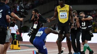 Justin Gatlin Bows to Usain Bolt After Winning Gold in 100m at IAAF World Athletics Championships 2017 Justin Gatlin Bows to Usain Bolt After Winning Gold in 100m at IAAF World Athletics Championships 2017