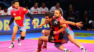 Pro Kabaddi 2017: Jaipur Pink Panthers Outplay Bengaluru Bulls in a Thriller Pro Kabaddi 2017: Jaipur Pink Panthers Outplay Bengaluru Bulls in a Thriller