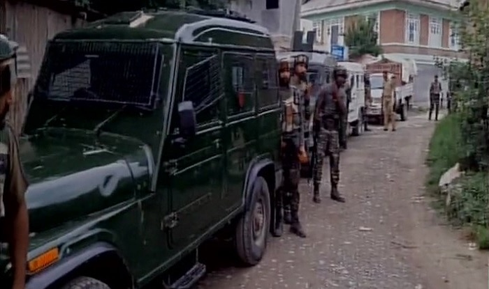 Kashmir: Youth carry put protest after LeT commander Abu Dujana's encounter Kashmir: Youth carry put protest after LeT commander Abu Dujana's encounter