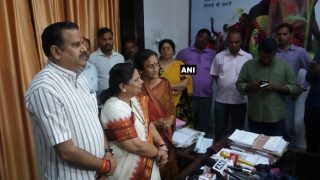SP MLC Sarojini Agarwal Resigns From Party, Joins BJP SP MLC Sarojini Agarwal Resigns From Party, Joins BJP