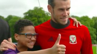 Young Fan Meets Football Idol Gareth Bale, Video Goes Viral Young Fan Meets Football Idol Gareth Bale, Video Goes Viral
